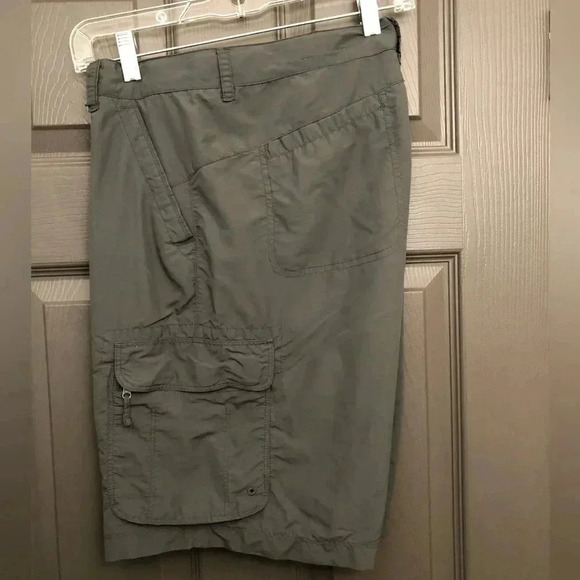 REI Women’s Measured Outdoor Hiking Vented Cargo Shorts - Picture 3 of 8